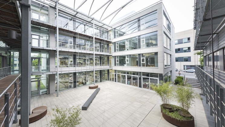 DWI – Leibniz-Institut für Interaktive Materialien - Hochschulgebäude Innenhof